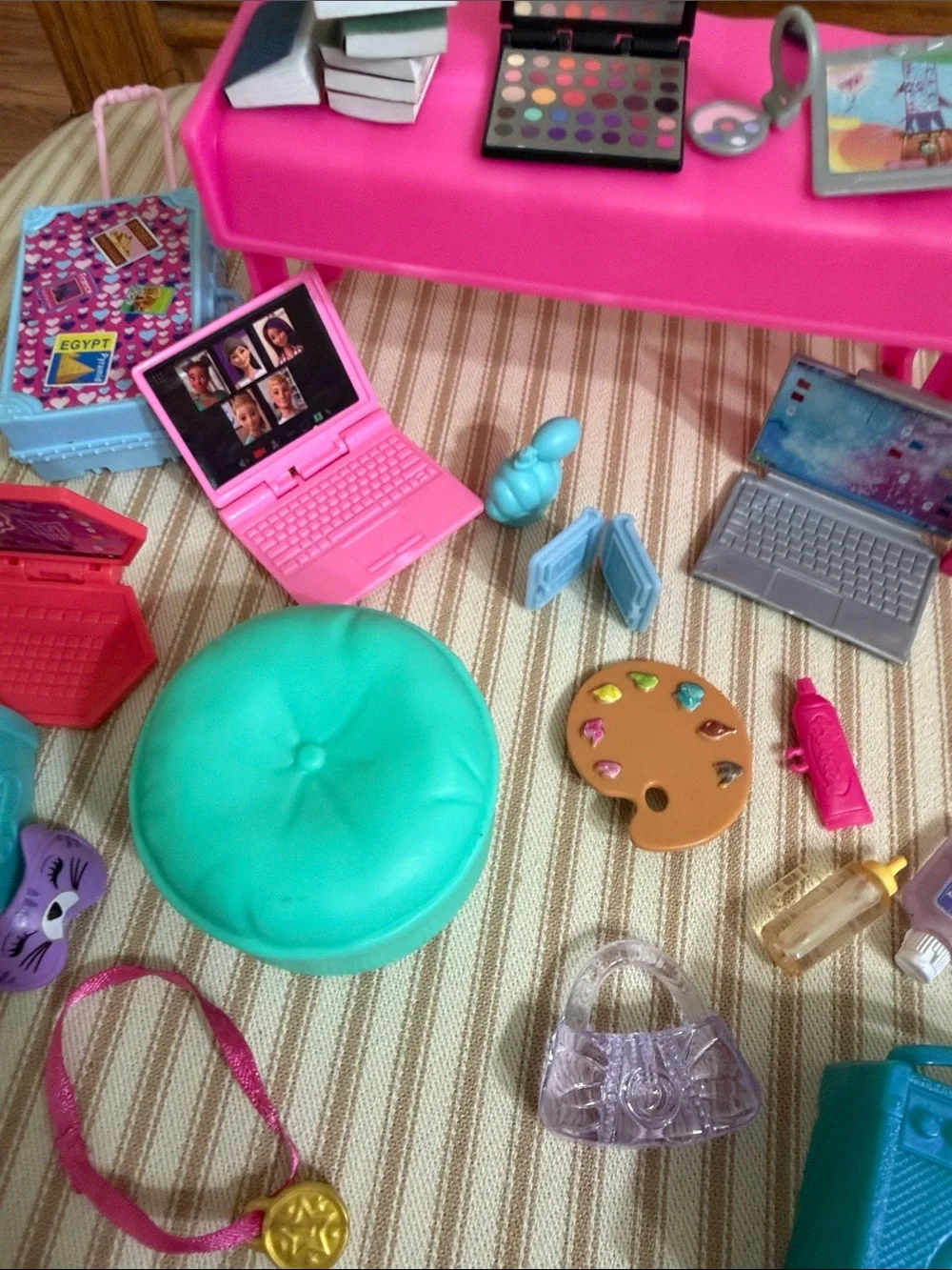 Barbie and doll house accessories (random)